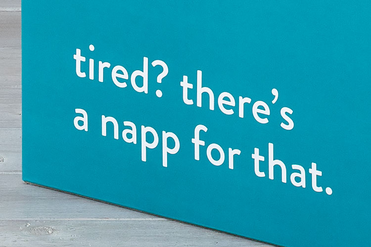 「tired? there's a napp for that.」というメッセージ