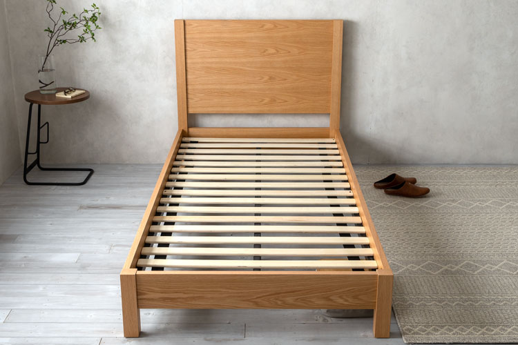 エマ・木製ベッドフレームの使用イメージ