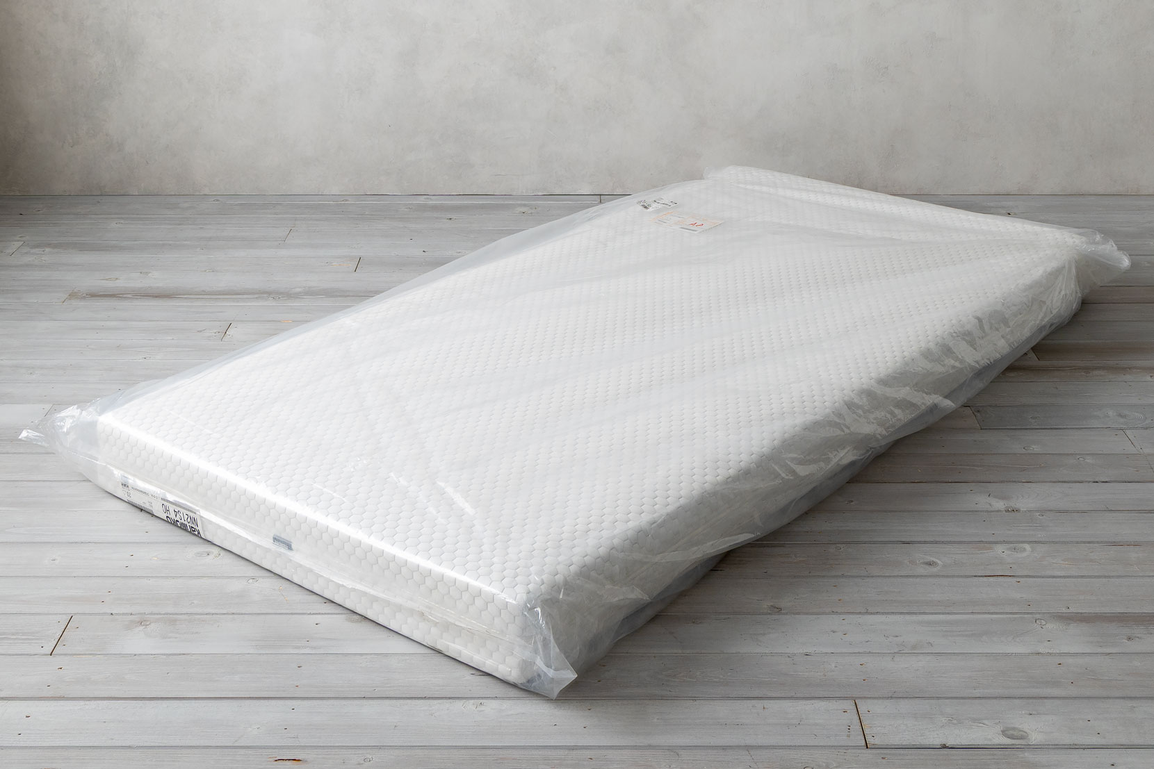 ビニール袋に入ったMofmo マットレス
