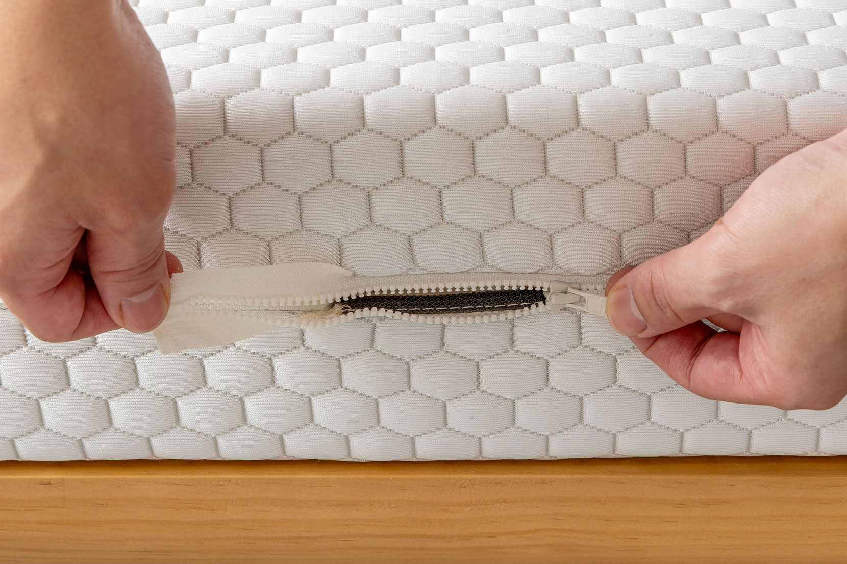 ファスナーを開く