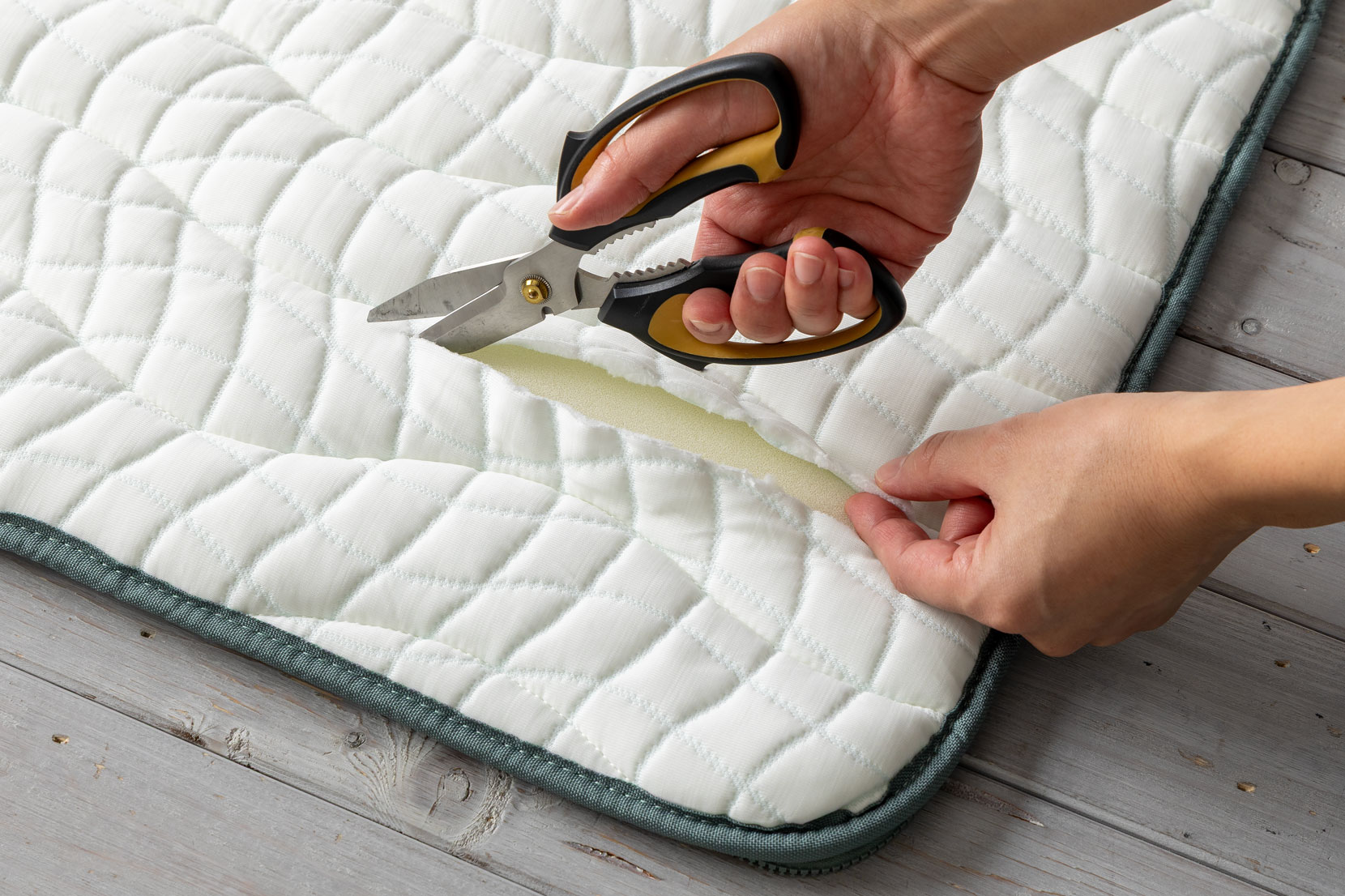 リバーシブルカバーを切る