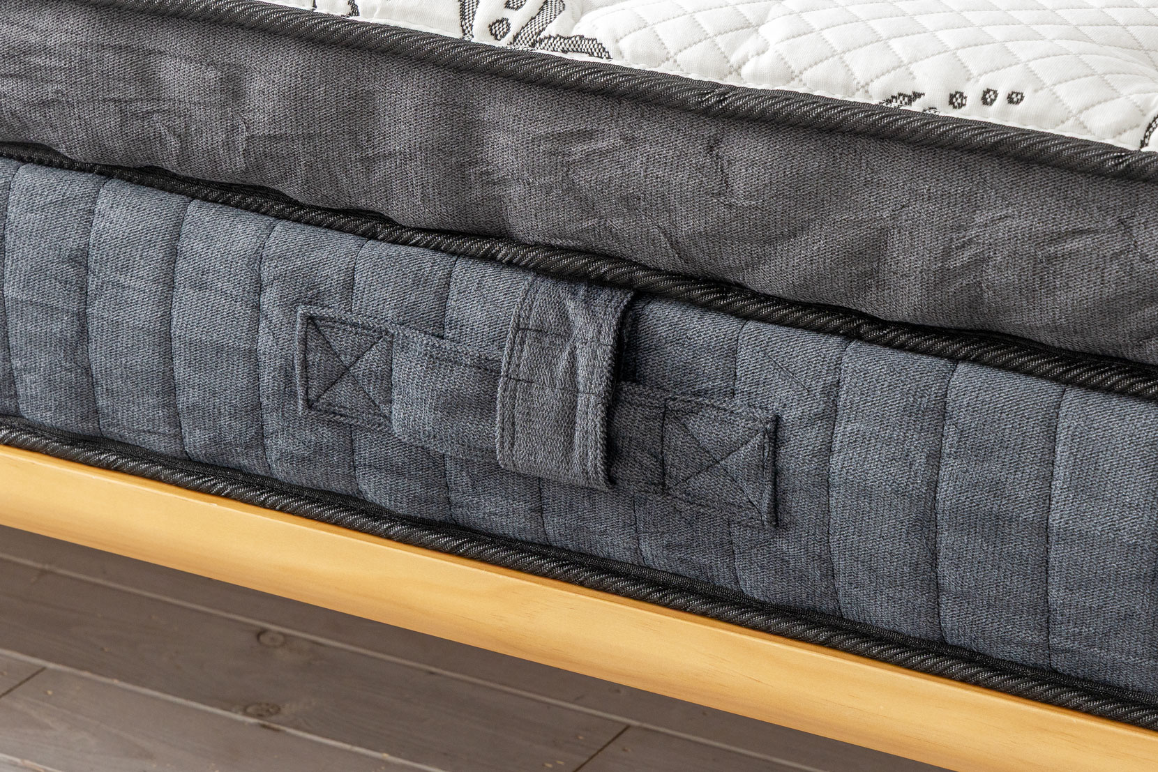 マジックテープで固定