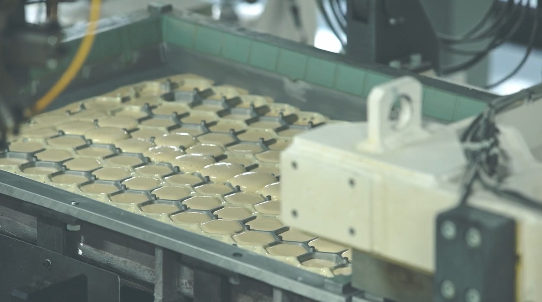 Mofmoのモールドウレタンの発泡の様子