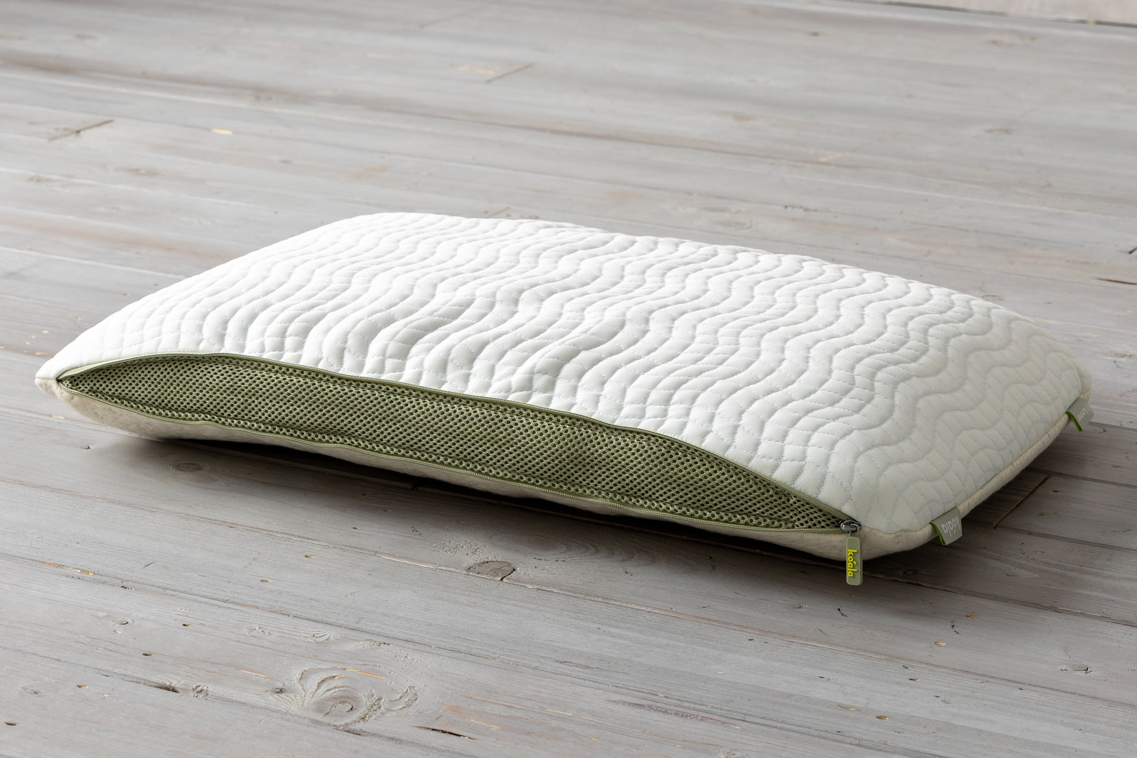 ファスナーを完全に開く