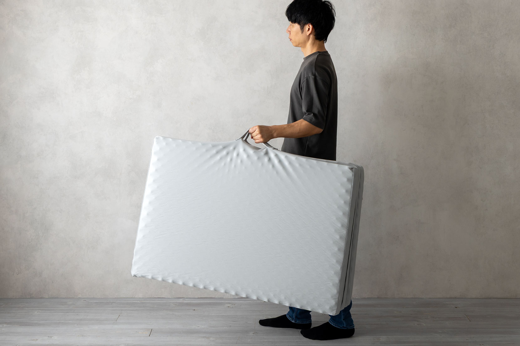 片手で持てるほど軽い