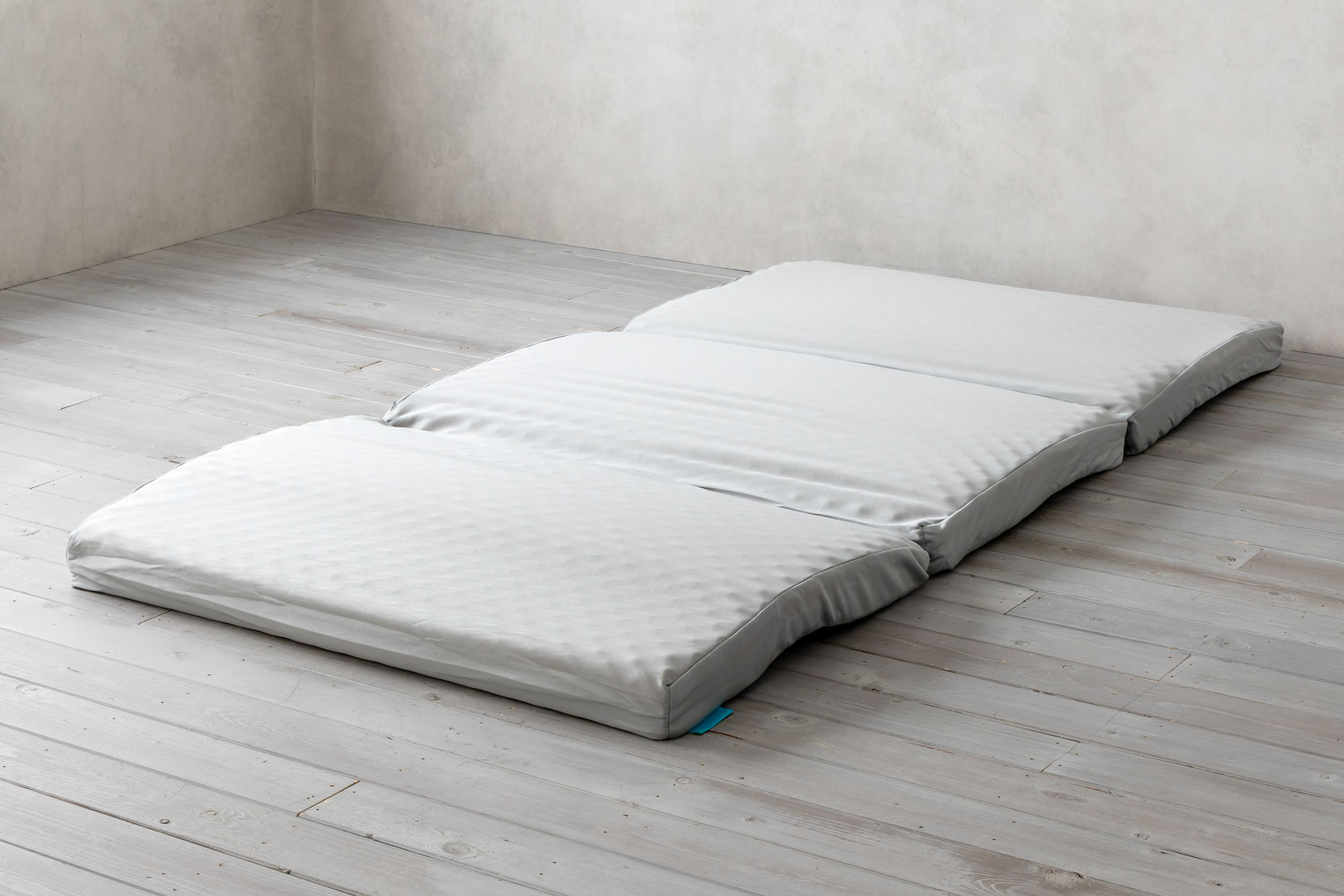 開封直後のシーズンスリープ リバーシブルマットレス