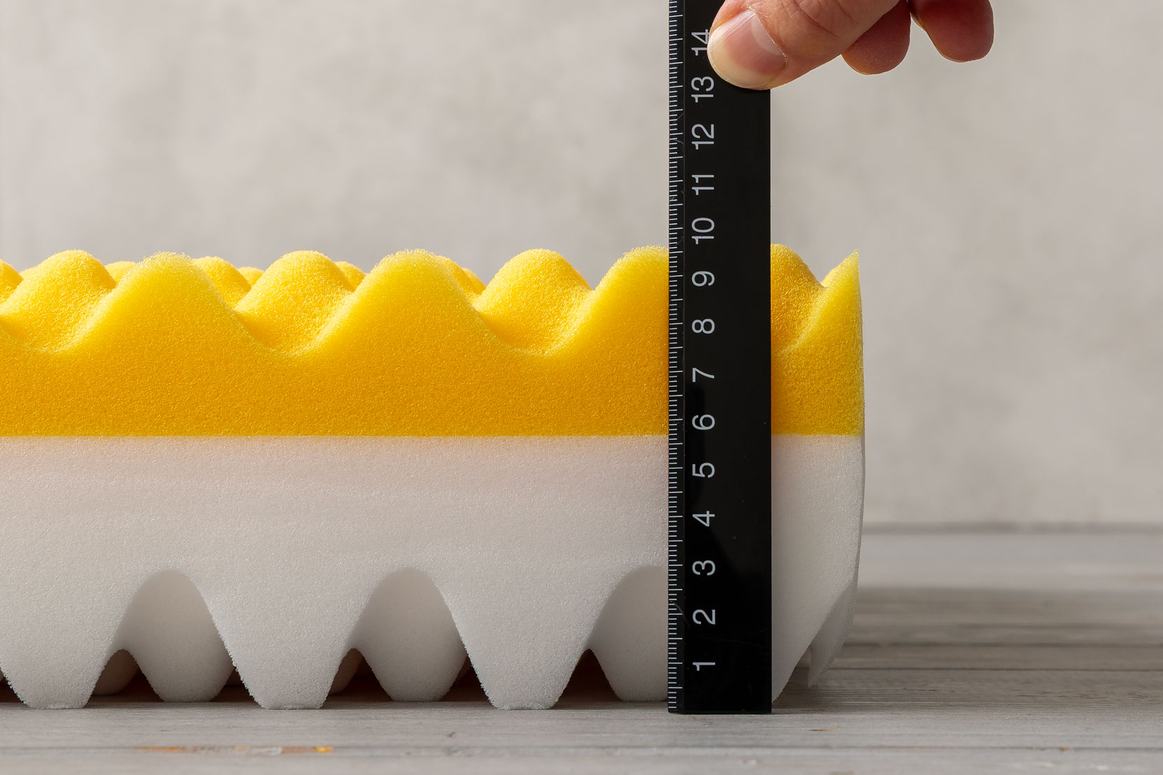 ウレタンフォームの厚さ