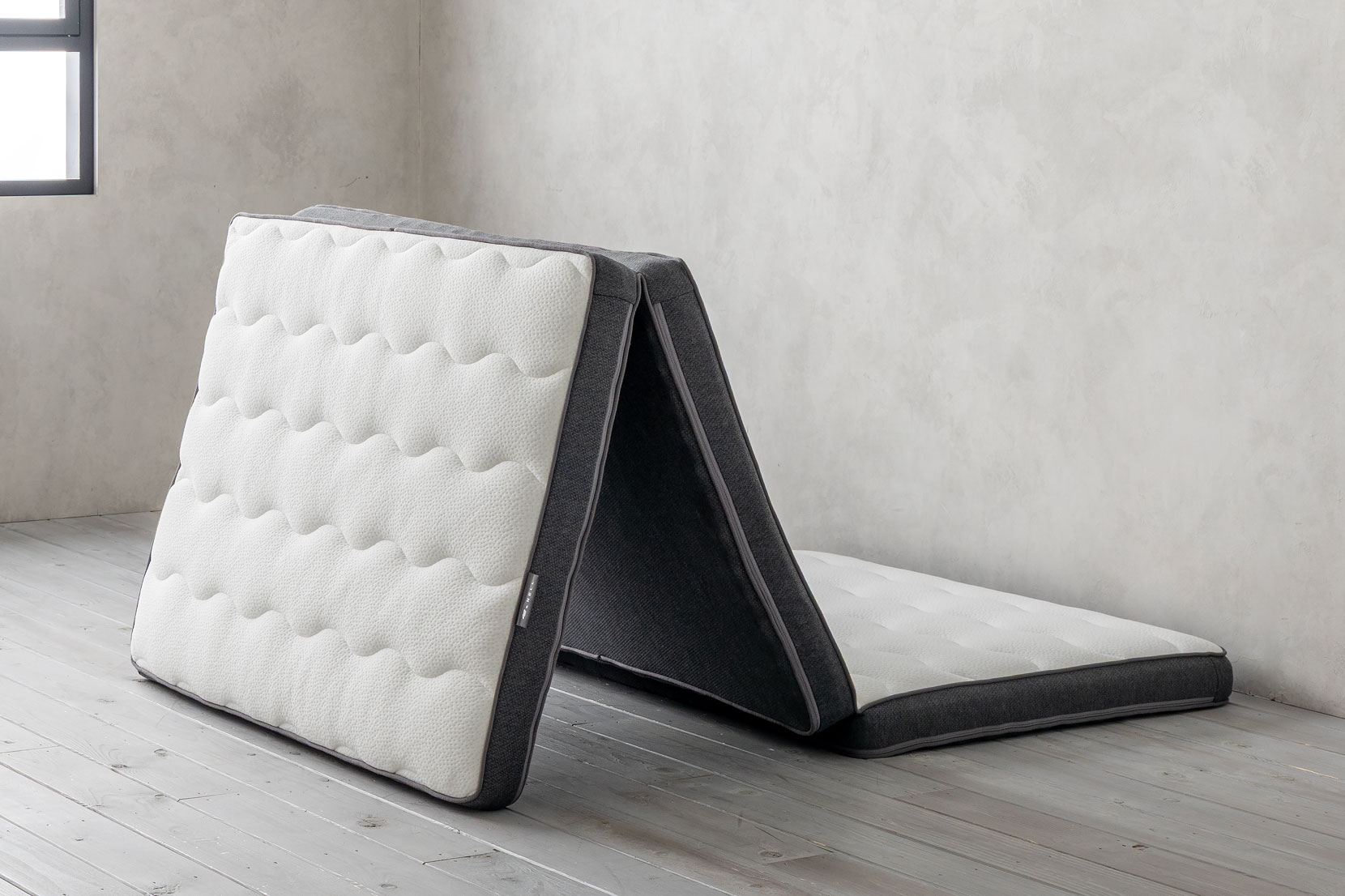 三つ折りタイプ