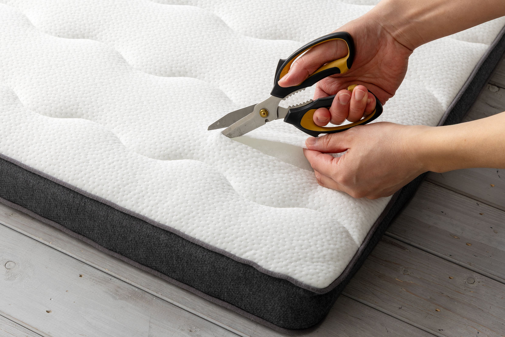 外装カバーを切る