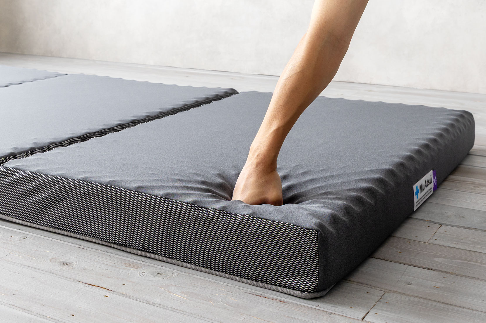 耐久性（マットレスを手で押す）